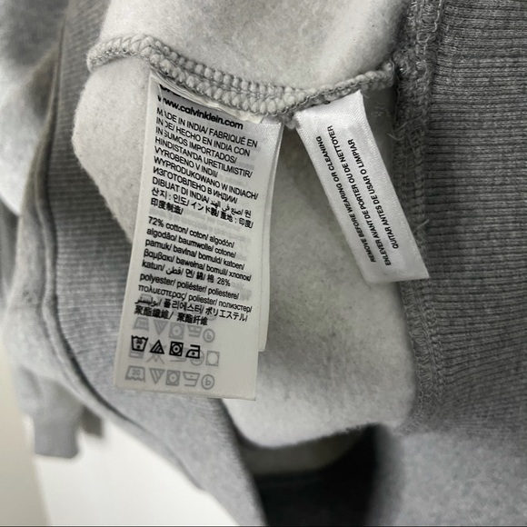 Calvin Klein Sweatshirt - Picture 3 of 3